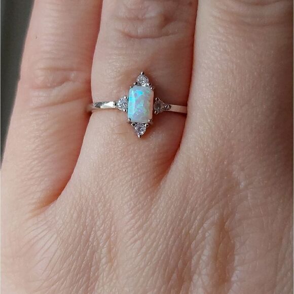 925 Sterling Silver Opal Ring - Picture 3 of 7